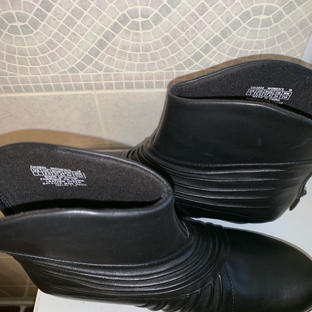 Brynn Rouched Leather upper Boot - Picture 5 of 5
